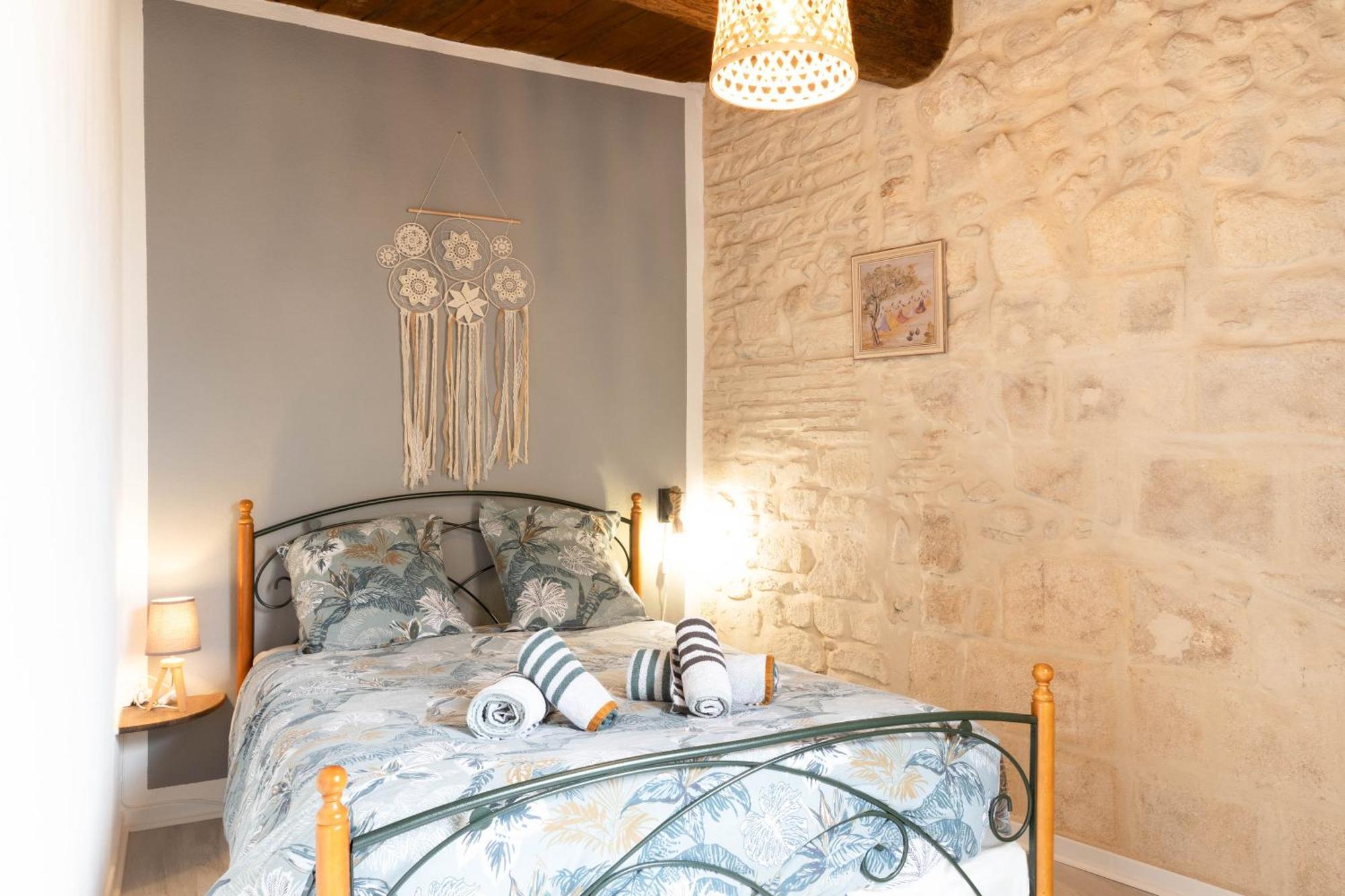 Immeuble 3 Apparts Centre Historique St Gilles Maisoncarreeconciergerie Saint-Gilles  Ngoại thất bức ảnh