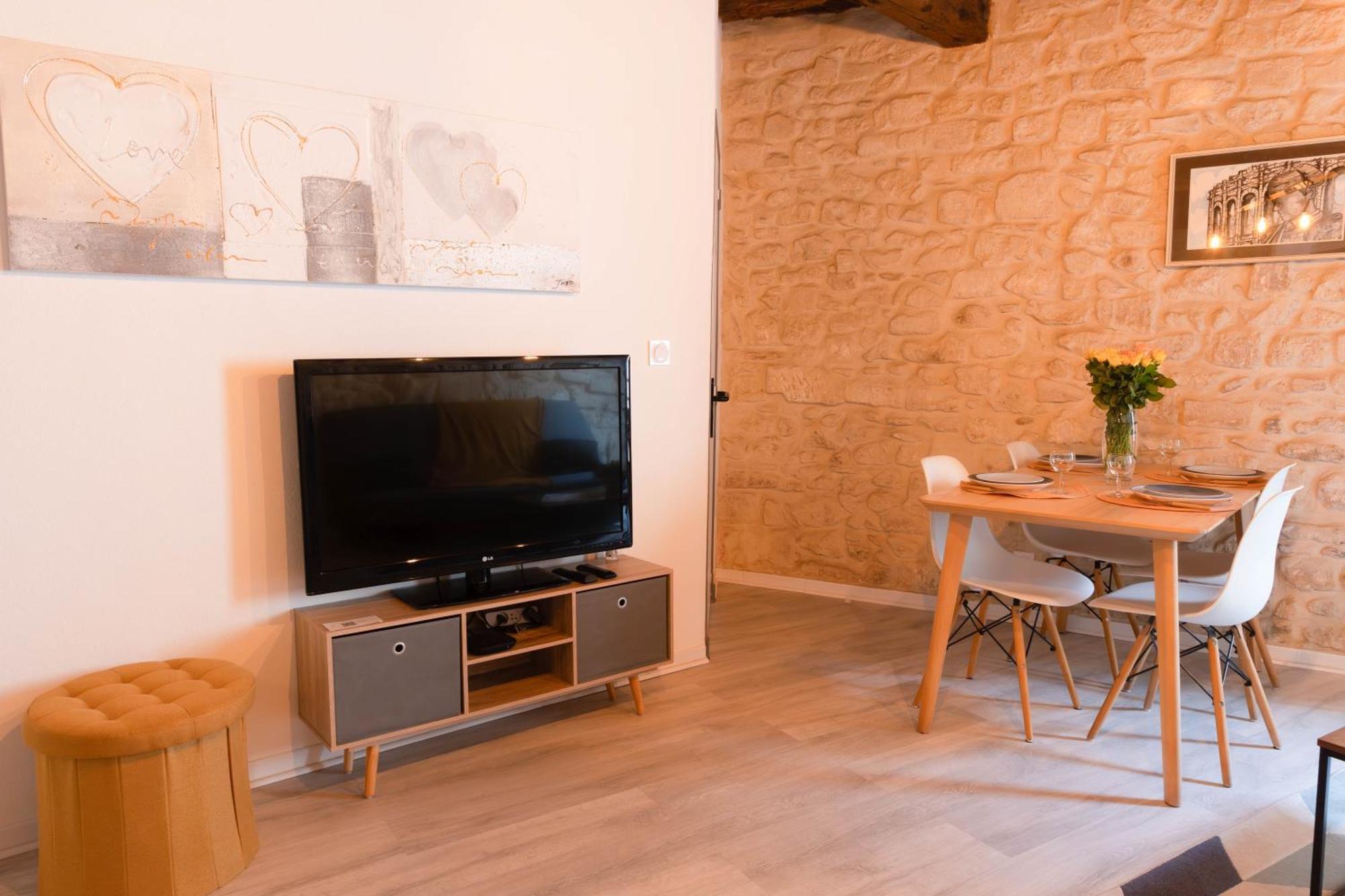 Immeuble 3 Apparts Centre Historique St Gilles Maisoncarreeconciergerie Saint-Gilles  Ngoại thất bức ảnh